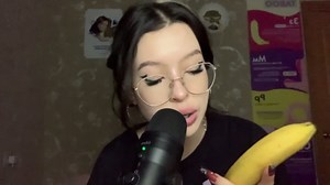 ASMR Eating a Banana (mouth sounds)