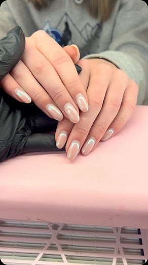 New set day!! Tried to do some airbrushing techniques without an airbrush and this was the result with a few clear 3D flowers 💙💙. #geloverlay #gelnails #airdrienails #airdrienailtech #airdrienailsalon #airdriesmallbusiness #naturalnails #pinkplumerianailco #instanails #nailsofinstagram #sculpturedgelset#uglyducklinggel #uglyducklingproducts #sculptinggel #structuredmanicure #nudebabes #nudenails #magicgelsystems @magicgelsystem | Pink Plumeria Nail Co