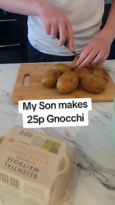 Have you tried making homemade Gnocchi? It is a great hands on recipe to get the kids involved with and a great way to use up leftovers as well. It is easy to tell when the Gnocchi is cooked because it floats to the top of the boiling water. We like to fry off the Gnocchi after boiling to give it some extra flavour. And tonight we served it with Sausages and Onions. Ingredients 500g Potatoes 1 egg 80g Flour #food #thismumcooks #cookingonabudget #budgetmeal #feedingthefamily #gnocchi #leftovers #