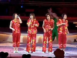 F4 gets the party started! The iconic Taiwanese group brings the energy with a live performance of their addictive hit 'Can't Help Falling In Love', a high-octane revival that still gets crowds moving. Get ready to dance and sing along with F4's infectious beats! #F4Live #CantHelpFallingInLove #TaiwaneseBoyBand #MeteorGarden #NostalgicMoments #AsianPopLegends #TechnoPop #KuyaJRTV #Throwback | Kuya JR TV