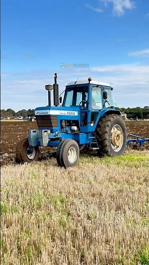 FORD TW10 Tractor Ploughing