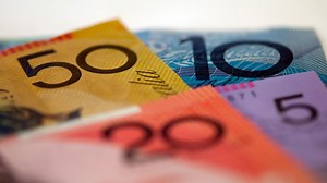 Shoppers warned over counterfeit notes