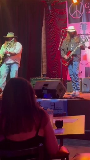 Q showing his Allman Brothers influence on that 58 reissue Gibson Les Paul at Ground Zero Biloxi,Ms