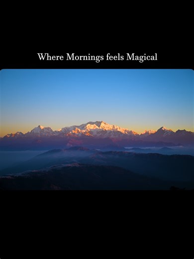 The Sleeping Buddha range greets you as the sun rises, casting a golden glow over the snow-capped peaks. From here, you can see four of the world’s highest mountains: Mt. Everest, Kanchenjunga, Lhotse, and Makalu, all from a single vantage point, making the Sandakphu-Phalut trek a truly unique experience. This 7-day, 68 km trek takes you through quiet Singalila National Park, bamboo forests, and small villages along the India-Nepal border. Along the way, you’ll enjoy beautiful views, local cultu