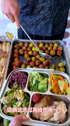 Delicious Buffet Serving: A Feast for the Eyes