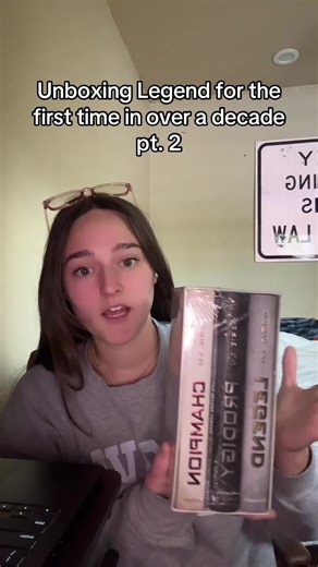 Unbox Legend with me pt. 2!!! #BookTok #books #unboxing #legend #bookunboxing