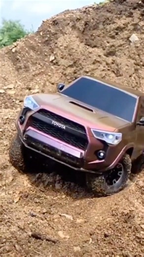 Rc crawler 1/10 | Toyota Tacoma #rccrawler #rccar #automobile #машинки #rc4x4 #rcoffroad #4x4 #truck