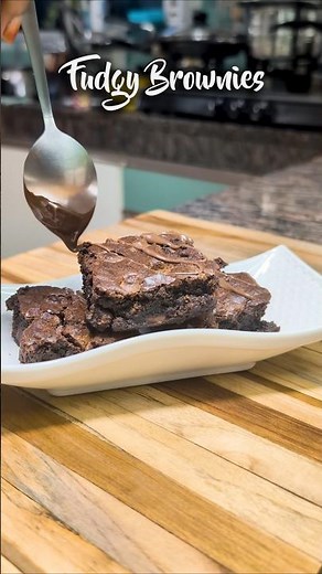 Easiest Fudgy BROWNIES | Crackley Top Finish with Nutella Dressing #brownie #fudgebrownie #chocolate