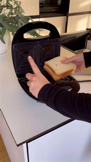 445K views · 694 reactions | Best way to use your jaffle maker 索 | LADbible Australia | Facebook