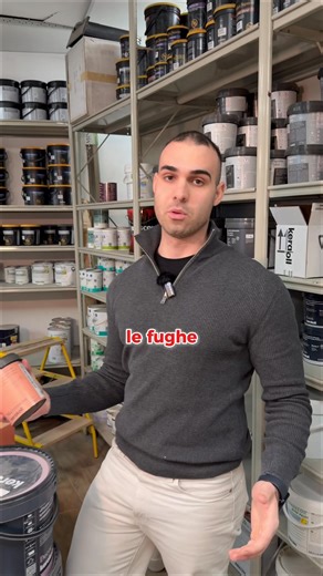 Demolire tutto significa polvere, rumore, tempo e... tanti soldi. 💸 Esiste un’alternativa più intelligente: la Microresina Kerakoll. ✨ Cos’è? Un materiale colorato super-resistente che si aggrappa direttamente sulla vecchia ceramica. ✅ Copre le fughe e i disegni vecchi. ✅ Crea una superficie unica, moderna e lavabile. ✅ Costa una frazione rispetto a rifare il bagno! Vieni da 3B a scegliere il colore perfetto col nostro tintometro e cambia faccia alla tua casa in un weekend. 📍 Ci trovi in Via M