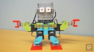 Kids' bot breaks into a dance to teach them how to code