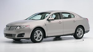 2009 Lincoln MKS 4-door sedan