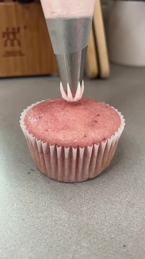 Delicious Strawberry Cupcakes Recipe