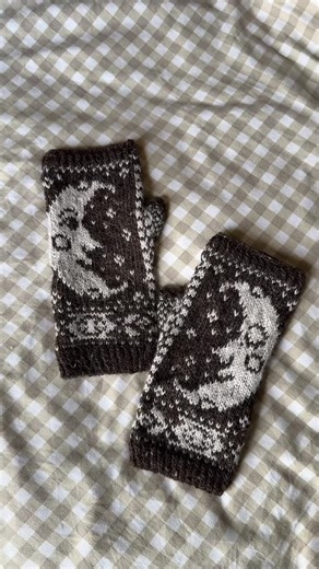 Our Maker Life on Instagram: "The moon pattern is so cool! These would make great gifts too 🥰 Video by @_cass.is.crafting Pattern: sweet moon by Grace Lidinsky Smith Yarn: @dropsdesign flora in 22 @knit_picks woolen tweed in char #ourmakerlife #knitting"