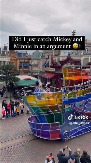 Did Mickey and Minnie Mouse argument at Disneyland Paris? (HD)