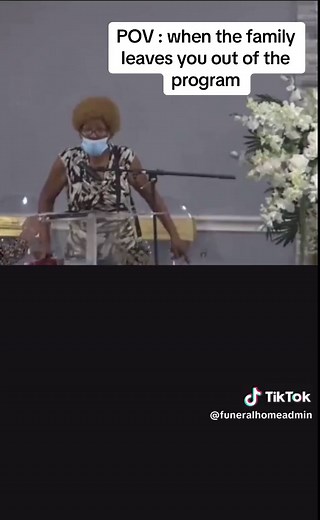 “I’ll tell you one thang…” When writing out the obituary, I usually tell families NOT to list everyone name by name, bcs you WILL forget somebody.. & the results just may be this…… #fypシ #funeralprofession #administration #funerahome #funeralhomehumor #funeralhomelife #funeralhumour #blackownedbusiness #funnytiktok #messytiktok #familydrama #familyproblems #obituarywriter #siblingdrama