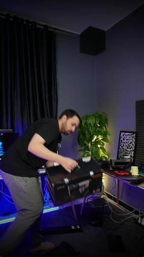 ستوري تايم لما اشتغلت مع شركة اسرائيلية و عملتلهم فيديو كمان وضحكت عليهم ! لو عايزين بارت 2 أقولكم ايه اللي حصل اكتبولي تحت , وان شاء الله اسجل باقي القصة ! بس نصيحة للUGC اللي عندي , اتاكد 100 مره من بيانات اي حد بتشتغل معاه و جنسية البراند علشان متتخضش زيي ! و متنساش وانت بتشتري من على موقع نون تستخدم أكواد الخصم بتاعتي علشان تاخد خصم اضافي المرة الجاية New Lights UnBoxing Mamen SL-330 COB Bi-Color Light 230W General KP3 Parabolic (70CM) Grid Ulanzi VL119 RGB LED Light Wand 2.0 أكواد مصر : Mos