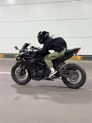 骑摩托 听硬曲 做气质女人 #机车 #女骑 #cyril #Disturbed #寂静之声dj