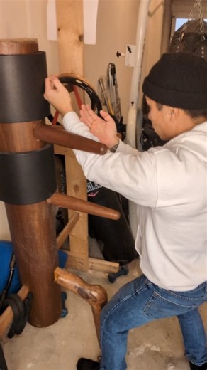 4.7K views · 340 reactions | Practicing Wing Chun martial arts isn't just about physical fitness; it's my secret to destressing and overcoming mental blocks at work. The rhythmic movements and focused mindset provide a welcome escape, helping me return to my desk with renewed energy. This practice not only supports my health goals but also ensures I take essential physical breaks, enhancing my overall productivity in the corporate world. #wingchun #wingchunclub | Wing Chun Club | Facebook