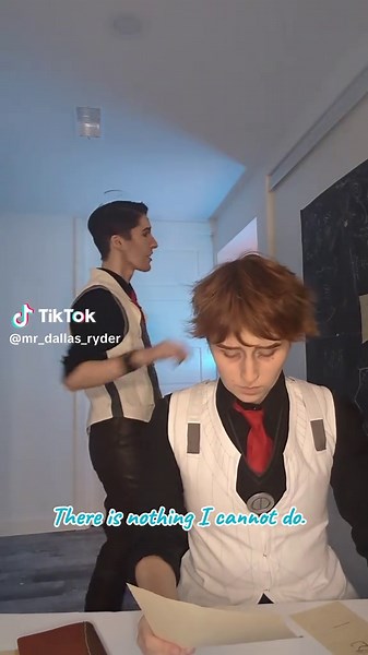 Standard day in the lab. @K.C. #arcane #arcaneseason2 #cosplay #viktorarcane #jaycearcane #jaycetalis