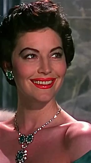 Thaís Eduarda on Instagram: "Ava Gardner as Maria Vargas in The Barefoot Contessa, 1954. 🎬✨ . . . . 🏷️ #avagardner #humphreybogart #thebarefootcontessa #actress #beauty #film #oldhollywood #oldhollywoodglamour #oldhollywoodstars #oldhollywoodglam #goldenage #goldenageofhollywood #goldenera #vintage #silverscreen #silverscreenstars #1950s #50s #50sstyle #1954 #fifties #old #oldhollywoodstyle #oldmoviestars #oldfilms #oldmovies"