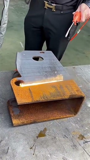 Easy way to remove paint from iron plates #shorts