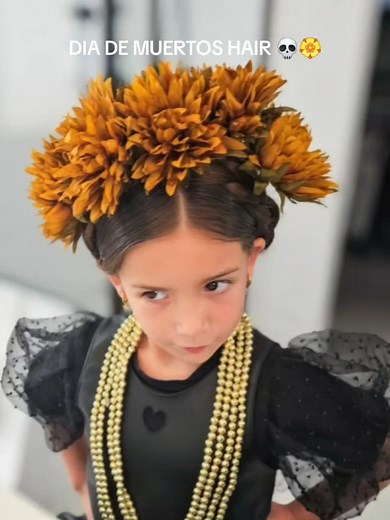 Easy Día de los Muertos flower crown hairstyle for girls 💐💀 Perfect for school celebrations or family events! 🌸 #diadelosmuertos #DayOfTheDeadhair #crownHair #kidshairtutorial #hairstylesforgirls