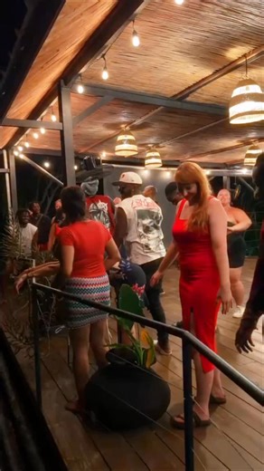 ✨ Esto se llama CONEXIÓN ✨ Our night in Souldream on Tu Pasito was pure MAGIC. We hugged, we laughed, we danced, we shared our love of music. I really believe in the power of spaces and how they can affect our ability to connect with one another. Souldream was obviously built with connection in mind and I fell in love with it. Can’t wait to be back soon! If you’re traveling to Las Terrenas and need an incredible villa for your group, check out Souldream! If you want to experience the magic of my