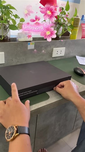 Exploring the Surface Laptop 7 in Black