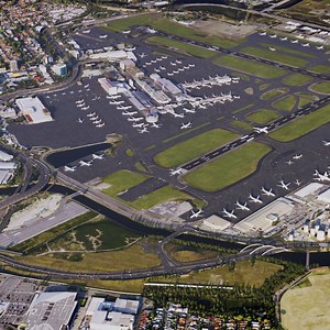 Join us from 11 October to 9 November for info sessions across Sydney and a webinar on the draft Master Plan 2045. This is your chance to learn more, ask questions, and help shape the future of Australia’s busiest airport. 📍 Visit a local pop-up 💻 Register for the webinar 🌐 https://www.masterplan2045.com.au/consultation | Sydney Airport