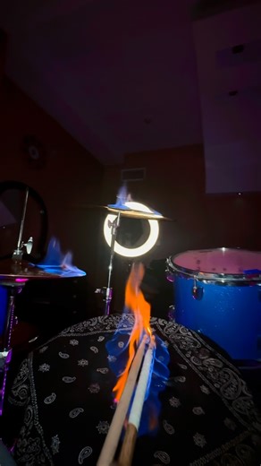 Rohamz on Instagram‎: "“هر عشقی میمیرد…”🥁 @artmiross @saaren_music @armanmiladi #drum #music"‎