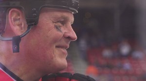 Troy Murray picked up a coveted souvenir from Wayne Gretzky at the Winter Classic Alumni Game. | Chicago Blackhawks