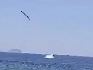 Ultralight aircraft crashes into the sea off Copacabana