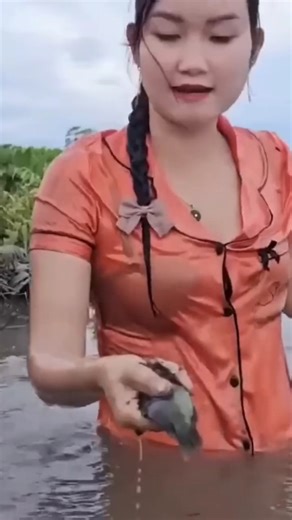 How To Catch Fish With This Girl By Hands #fishingdaily #fishingusa #troutreel #freshwaterfishing