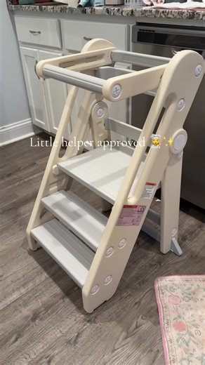 This toddler tower lets your mini chef safely join you in the kitchen — perfect for cooking, baking, or snack time fun! 🧁🥄 #tiktokshopcreatorpicks #tiktokshopfalldealsforyou #momhacks #toddlerlife #learningthroughplay