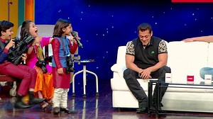 98K views · 230 shares | Watch our kalakari journalists interview Salman Khan with some very interesting questions in #SuperNightWithTubelight this Saturday at 10:30 PM. sugandha mishra Sunil Grover Dr. Sanket Bhosale | Sony Entertainment Television | Facebook
