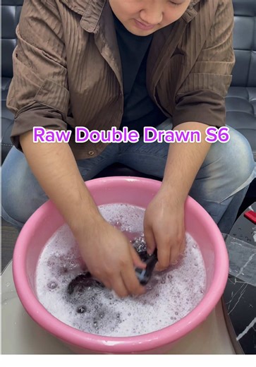 Wash your hair is the first thing you need to do after get your hair 😊 A test for our Raw double drawn hair, water always keep clean means didn’t dye hair black before. 100% no chemical processed 👍 #rawhair #hairtest #washhair #fpy #doubledrawn