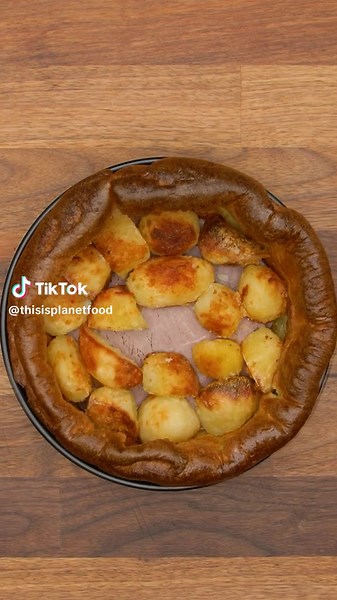 Delicious Roast Dinner Pie Recipe
