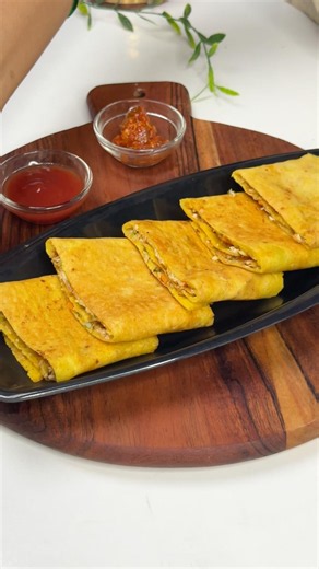 Kya Aapne Kabhi Stuffed Moong Dal ka Cheela Khaya Hai? #shorts