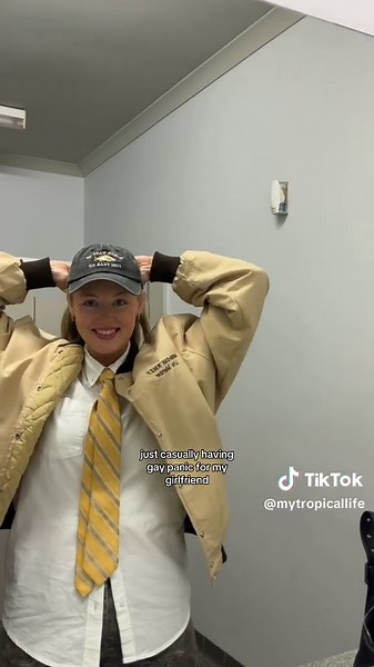 And she’s mine 😌 #wlw #lesbian #lesbiancouple