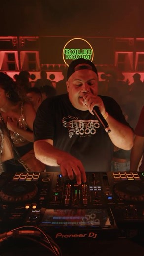 Tira a camisa, levante pro alto e comece a rodar! A pillar of funk carioca culture, Furacão 2000 has long been the sound system behind Rio’s streets, baile funks, and bootleg CDs. Back in February, they joined us for our first-ever Rio Carnaval showcase, a full-circle moment for Boiler Room in Brazil. Watch the full broadcast now. | Boiler Room