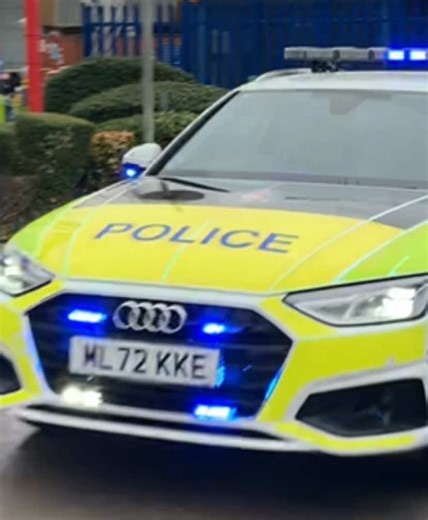 #greatermanchesterpolice #gmp Marked 72 Plate Audi A4 this vehicle is used by the #drivingtrainingunit #dtu Seen giving a Blue light Bullhorn Demo Leaving the Openshaw complex #backtheblue🖤💙🇺🇸💪🏼