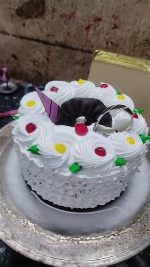 white chocolate cream cake🎂 Video #cakedesign #cakeart #viralshort #ytshorts #viralvideo #viralreels