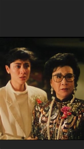 片段輯錄：1990香港電影《皇家女將》（She Shoots Straight） #香港電影 #動作 #警匪 #皇家女將 #穆桂英 #楊門女將 導演 #元奎 編劇 #黃炳耀 #阮繼志 監製 #洪金寶 主演 #高麗虹 #劉嘉玲 #鄧碧雲 #吳君如 #梁韻蕊 #李麗蕊 #梁家輝 #洪金寶 #劉志榮 #元華 #羅蘭 #葉榮祖 By @畫.影.字.說 @mylifemyfilmmykey https://www.facebook.com/MylifeMyfilmMyKey https://www.instagram.com/MylifeMyfilmMyKey https://www.threads.net/@mylifemyfilmmykey | 畫影字說