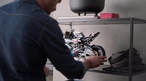 29K views · 209 reactions | Model LEGO® Technic BMW M 1000 RR v měřítku 1: 5 si získá srdce každého motorkáře. Obdiv si zaslouží detaily čtyřválcového řadového motoru i funkční 3stupňová převodovka. Reálný superbike BMW i LEGO® model můžete vidět na našem showroomu v Praze. | Alza.cz | Facebook