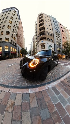 2.2K views · 165 reactions | MINIと一緒に行く先には、いつも冒険が待っている #MINIJapan ＃MINIShadowEdition #イタリア街 | MINI | Facebook