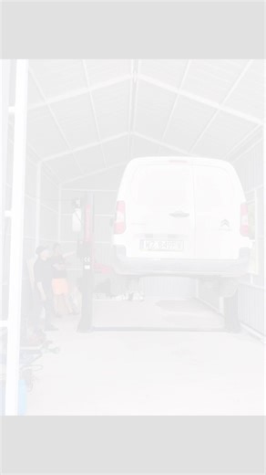 Jak wam się podoba nasza nowa kolorystyka podnośników? ⚫️🔴 #nowość #podnośnikwarsztatowy #czerwonoCzarnyStyl #bautomation #warsztat #podnośnik #dostępność