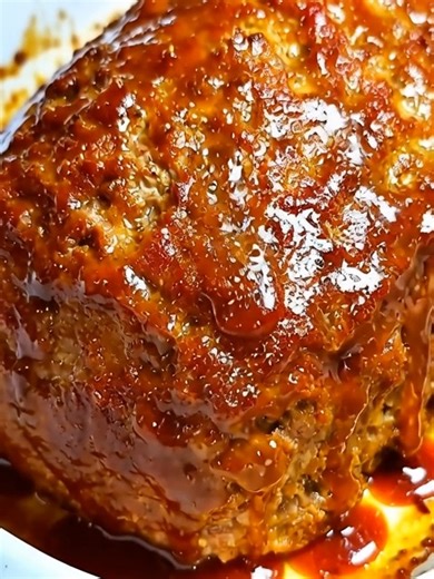 Mouth-Watering Meatloaf 🥩🍞🍅 Ingredients: 1.5 lbs (680g) ground beef (80/20 blend recommended) 0.5 lb (227g) ground pork 1 cup (120g) panko breadcrumbs 1 medium yellow onion, finely chopped (about 1 cup/140g) 2 cloves garlic, minced (about 1 tbsp/15ml) 1/2 cup (120ml) milk 1 large egg, lightly beaten 1/4 cup (60ml) ketchup, plus 1/4 cup (60ml) for topping 2 tablespoons (30ml) Worcestershire sauce 1 tablespoon (15ml) Dijon mustard 1 teaspoon (5ml) dried Italian seasoning 1/2 teaspoon (2.5ml) sm