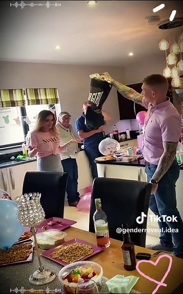 Amazing boxing gender reveal idea. #genderrevealideas #genderreveal