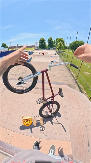 Had to try it at the park 🤣🙌🏼 #shorts #bmx #bike #bikeride #bmxbike #fyp #pov #bicycle #skatepark